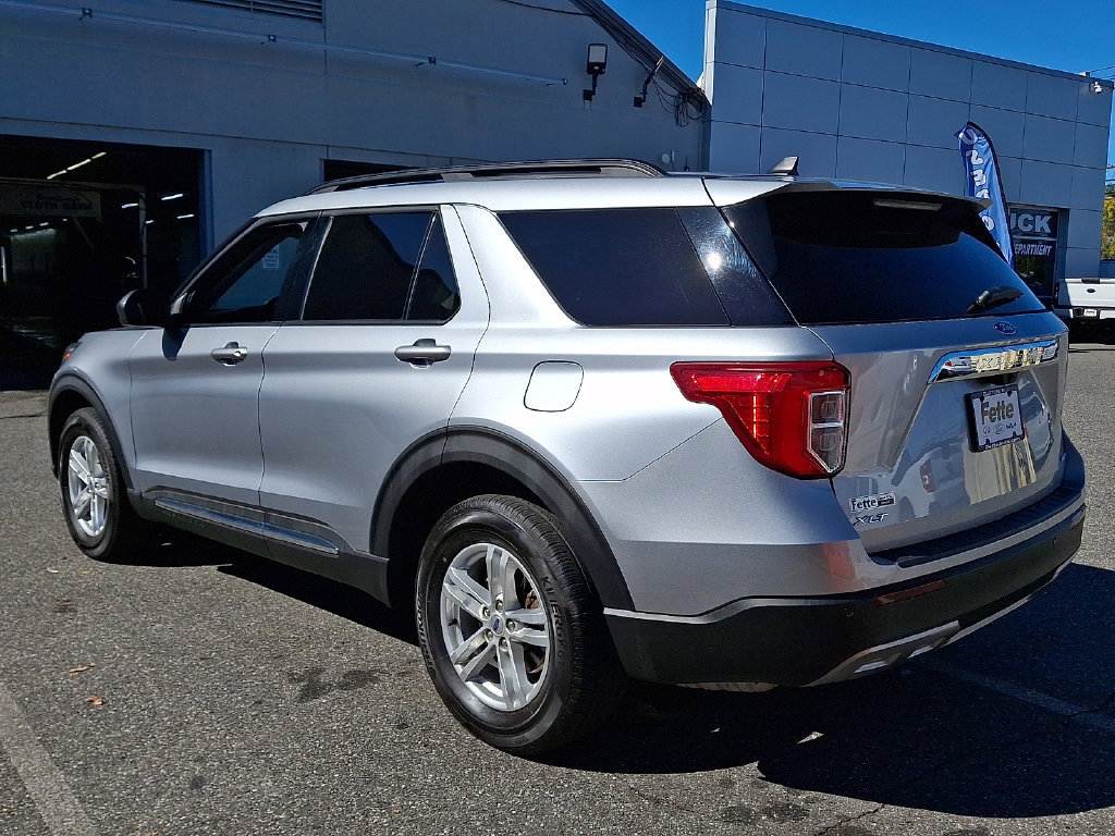 Certified 2023 Ford Explorer XLT w/ Equipment Group 202A AWD/4WD image 7