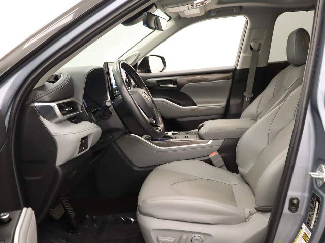 Used 2023 Toyota Highlander Limited FWD image 15