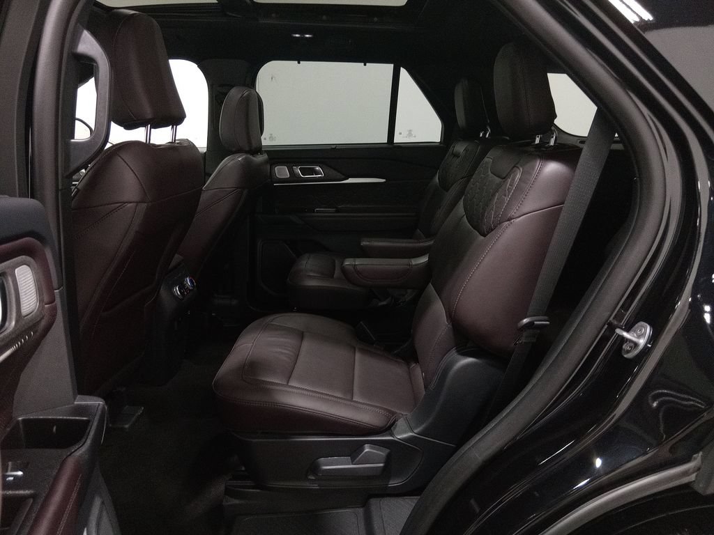 Certified 2025 Ford Explorer Platinum w/ Ultimate Package AWD/4WD image 15