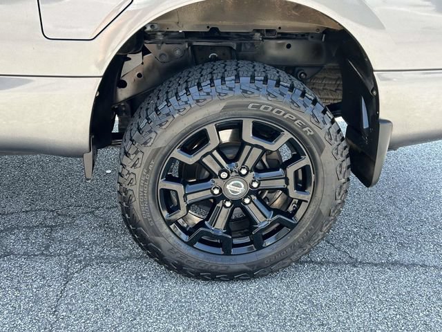 Used 2018 Nissan Titan SV w/ SV Convenience Package AWD/4WD image 12