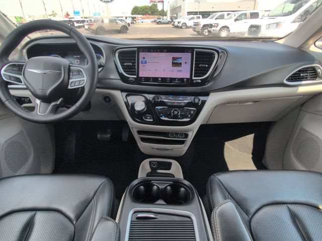 Used 2023 Chrysler Pacifica Touring-L FWD image 16