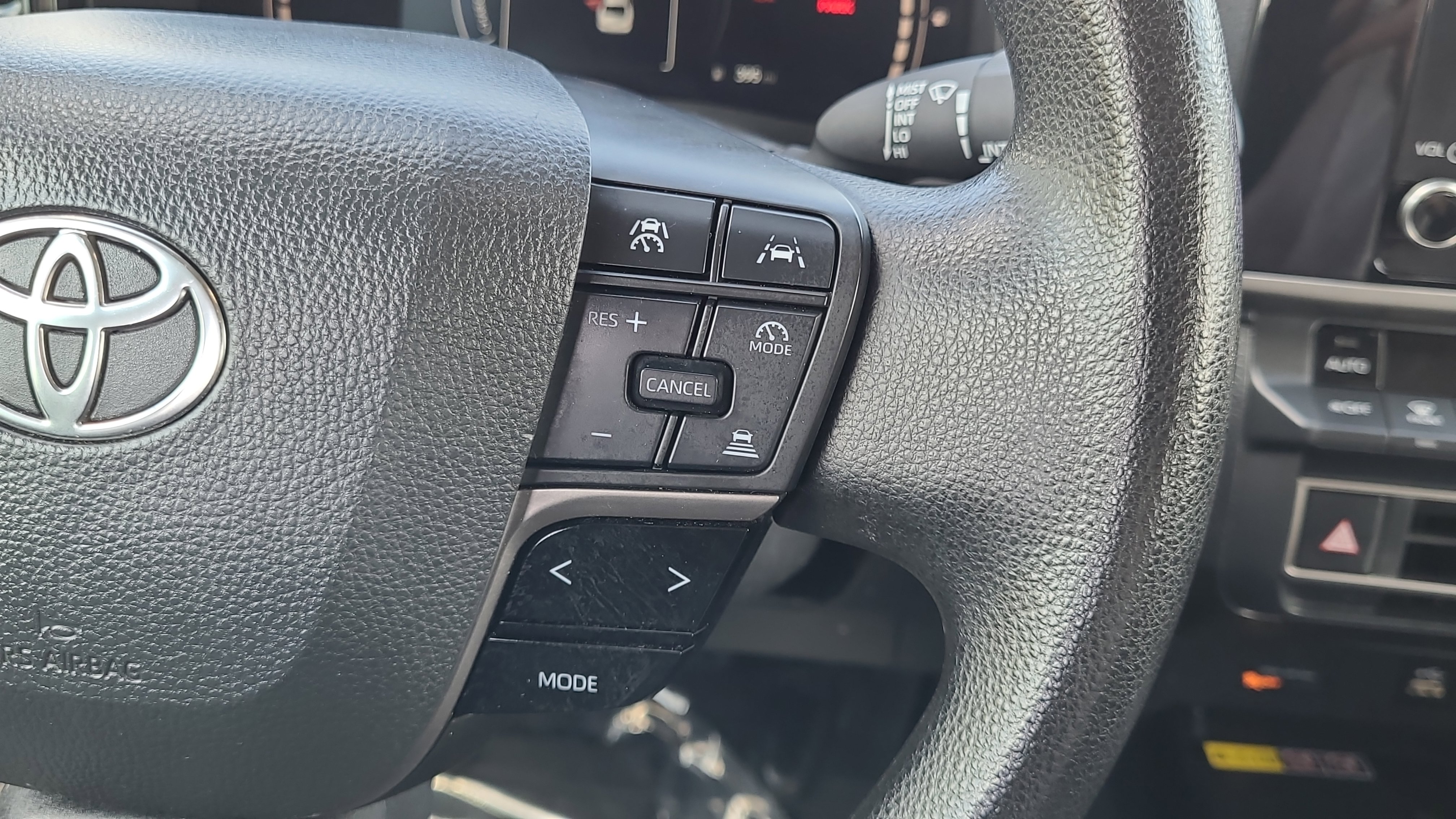 Used 2025 Toyota Camry SE FWD image 13