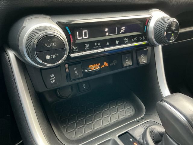 Used 2020 Toyota RAV4 XLE Premium image 23