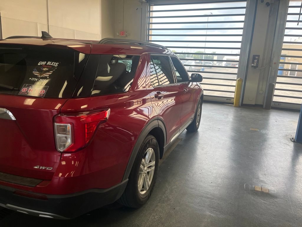 Certified 2021 Ford Explorer XLT w/ Equipment Group 202A AWD/4WD image 9