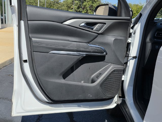 Used 2024 Chevrolet Traverse LS FWD image 17