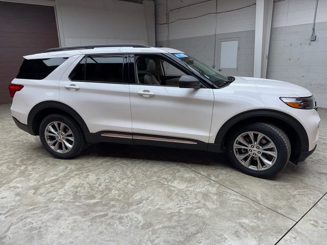 Certified 2022 Ford Explorer XLT w/ Equipment Group 202A image 6