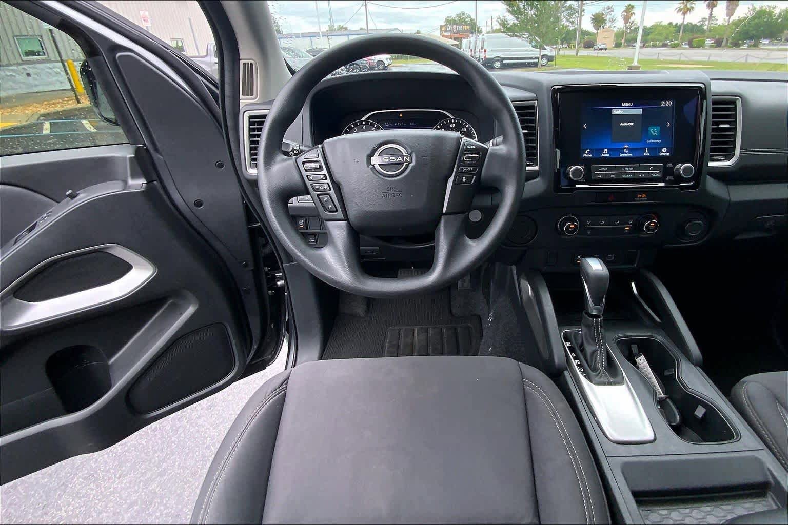 Used 2022 Nissan Frontier SV w/ Technology Package RWD image 6