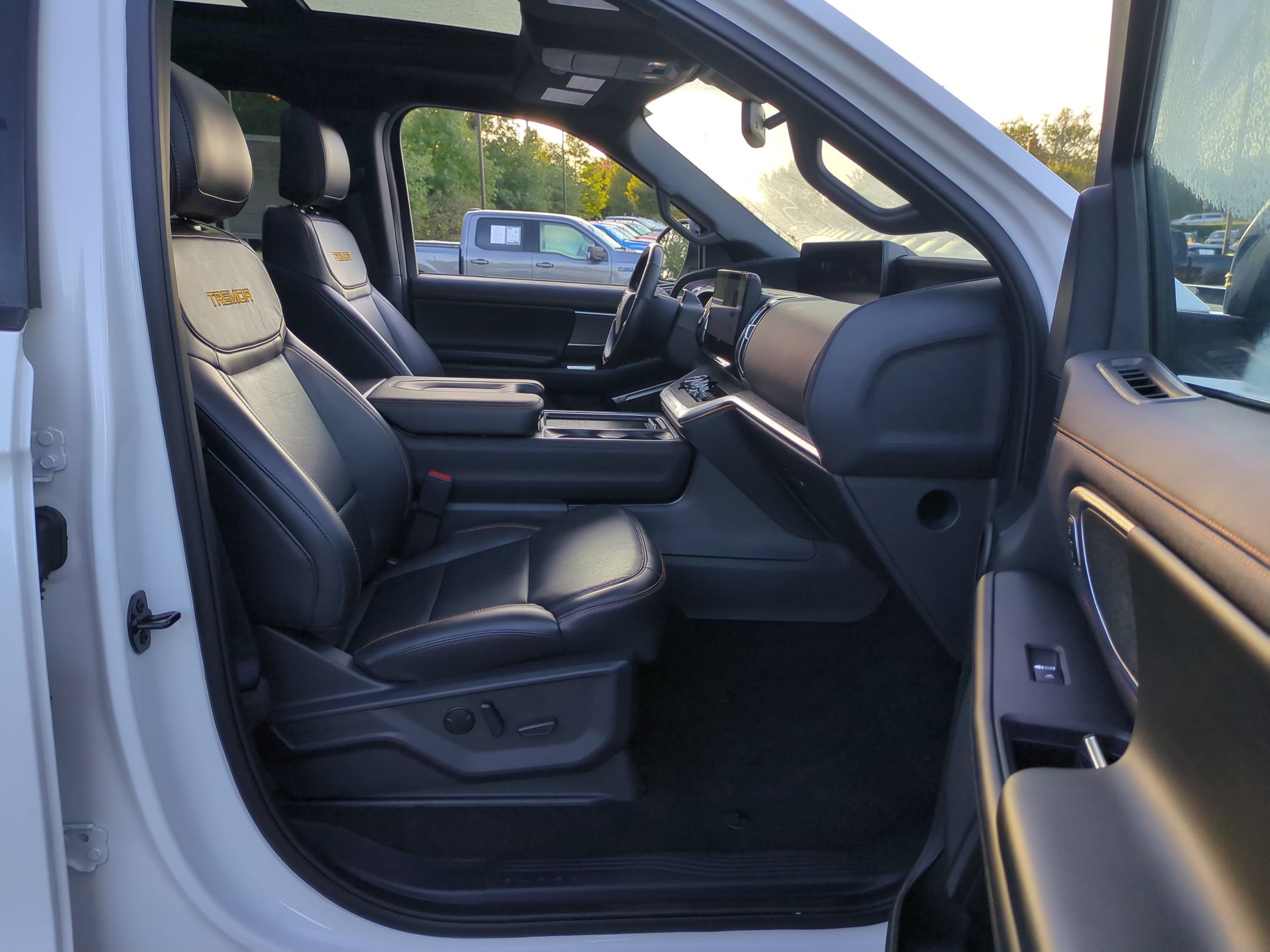 Certified 2025 Ford Expedition Tremor AWD/4WD image 37