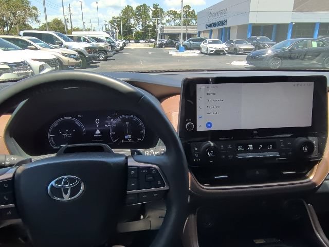 Used 2024 Toyota Grand Highlander AWD Hybrid image 23