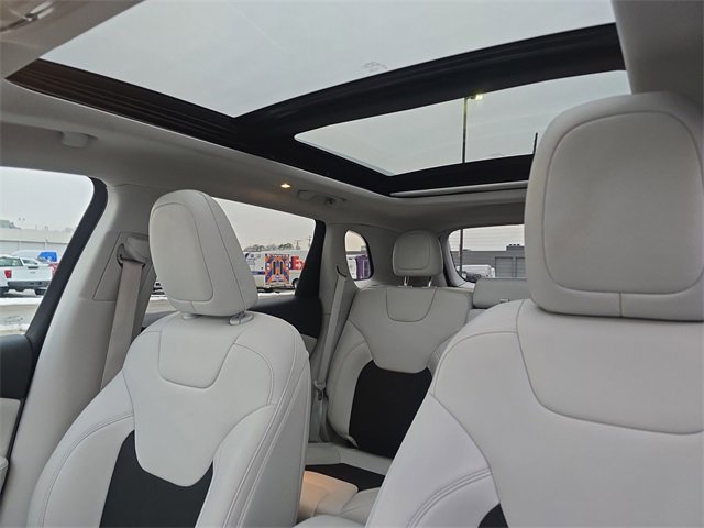 Used 2020 Jeep Cherokee Latitude Plus w/ Comfort/Convenience Group image 21