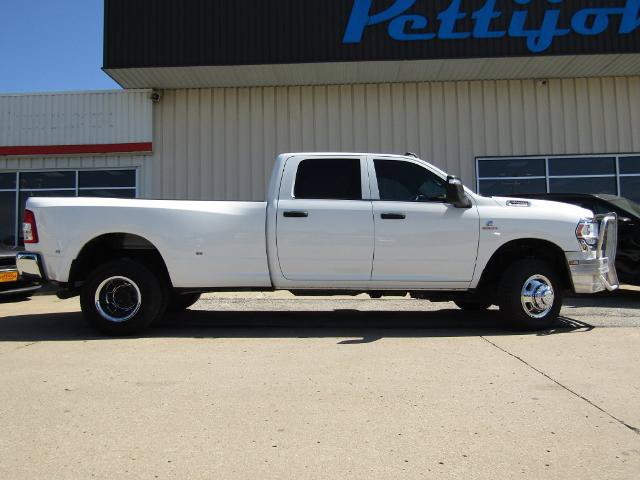 Used 2024 RAM 3500 Tradesman w/ Chrome Appearance Group AWD/4WD image 2