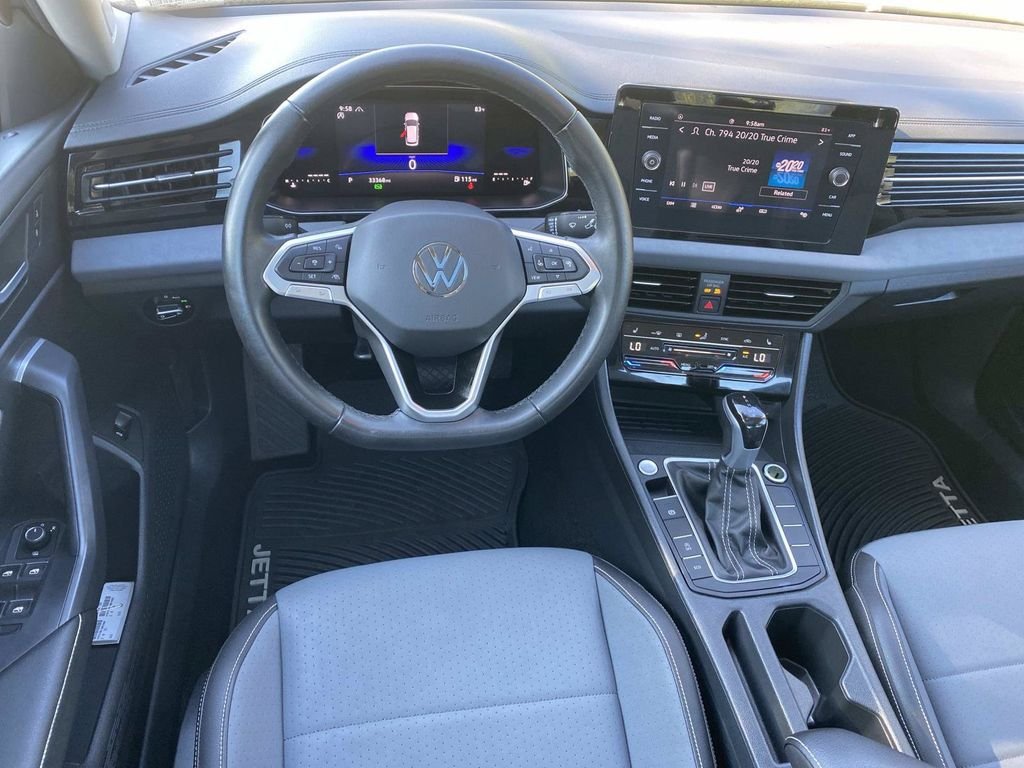 Used 2025 Volkswagen Jetta SE FWD image 15