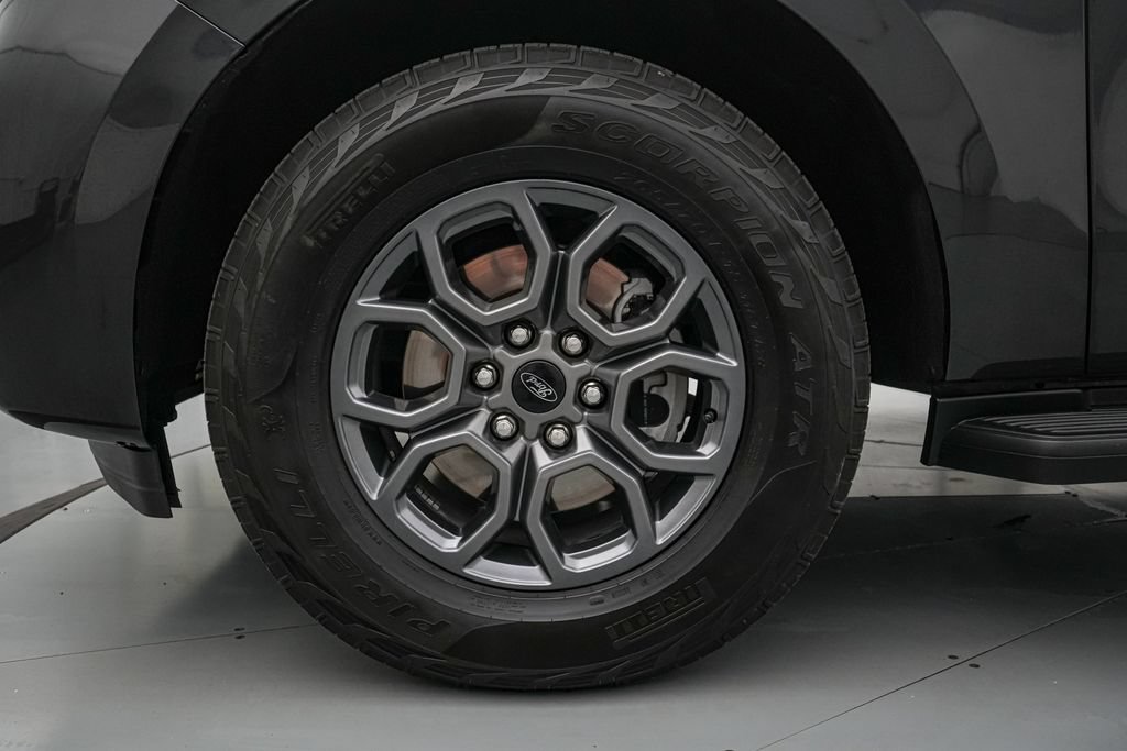 Certified 2025 Ford Expedition Active AWD/4WD image 10