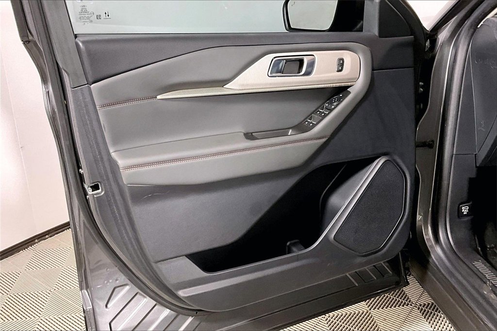 Certified 2025 Ford Explorer Active image 18