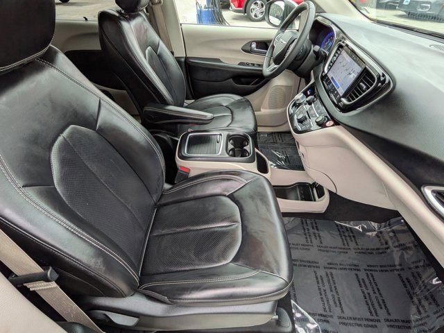 Used 2023 Chrysler Pacifica Touring-L FWD image 28