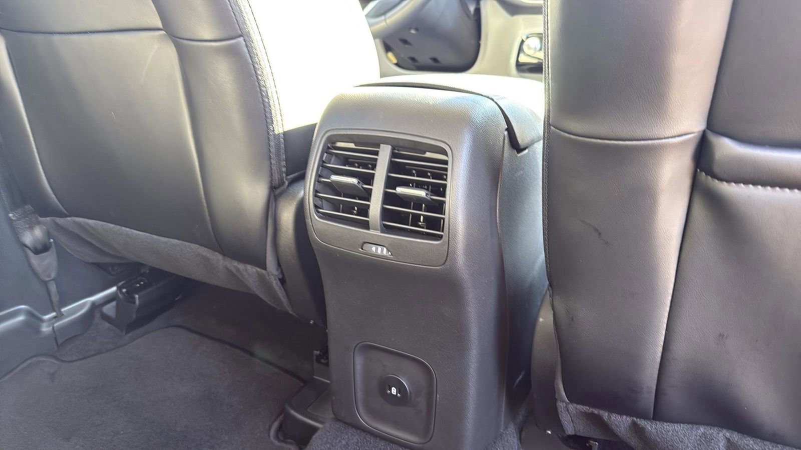 Certified 2025 Ford Escape Platinum w/ Class II Trailer Tow Package image 28