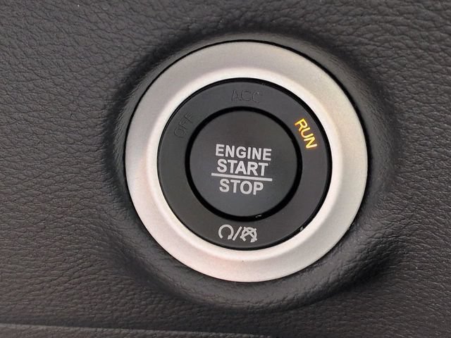Used 2026 Chrysler Pacifica Limited FWD image 38