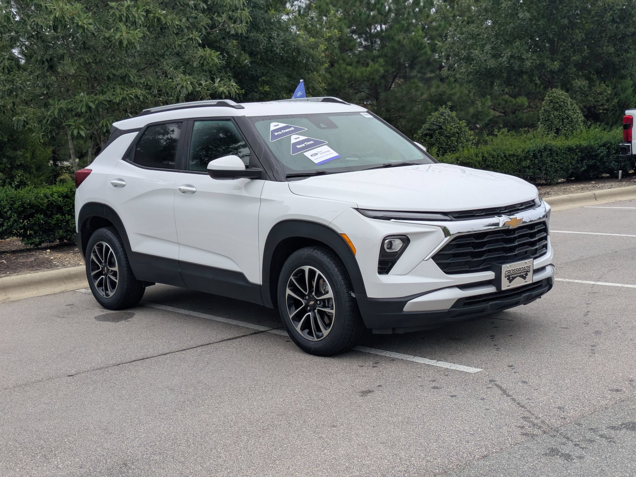 Used 2024 Chevrolet TrailBlazer LT w/ Convenience Package FWD image 2