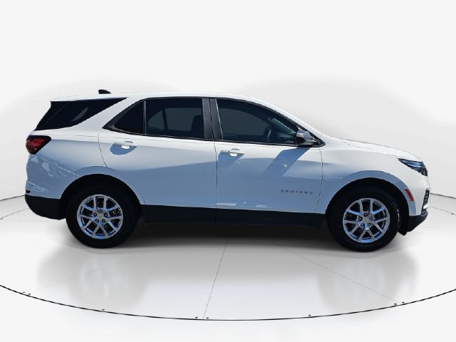 Used 2024 Chevrolet Equinox LS w/ LS Convenience Package FWD image 2