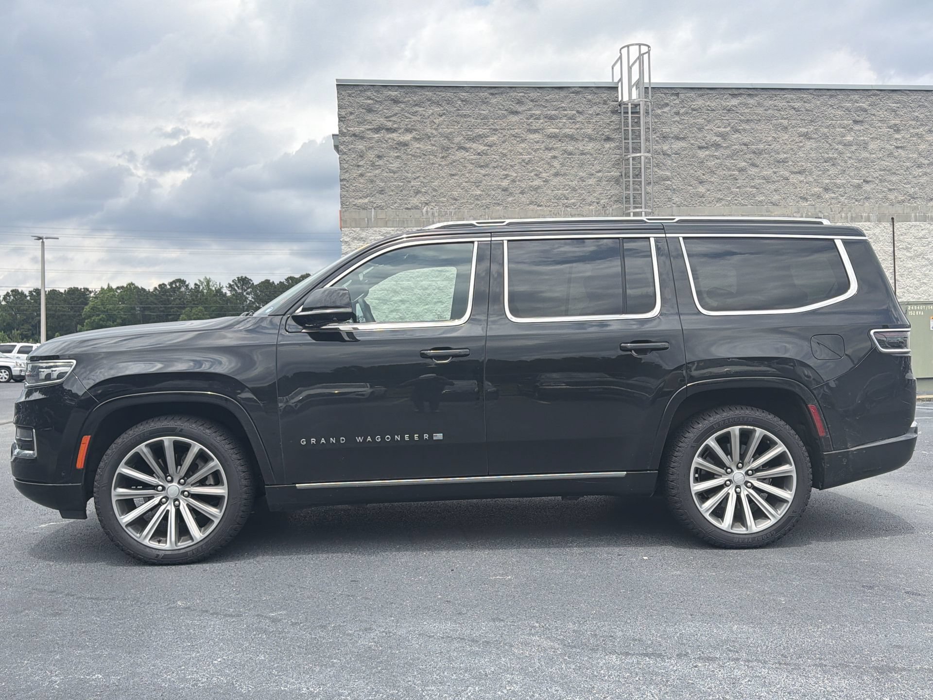 Used 2022 Jeep Grand Wagoneer Series I w/ Flexible Seating Group AWD/4WD image 2