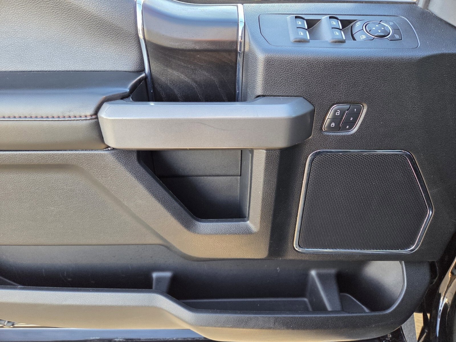 Certified 2018 Ford F150 Platinum w/ Equipment Group 701A Luxury image 18