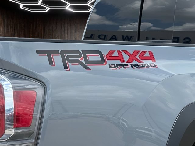 Used 2020 Toyota Tacoma TRD Off-Road AWD/4WD image 11