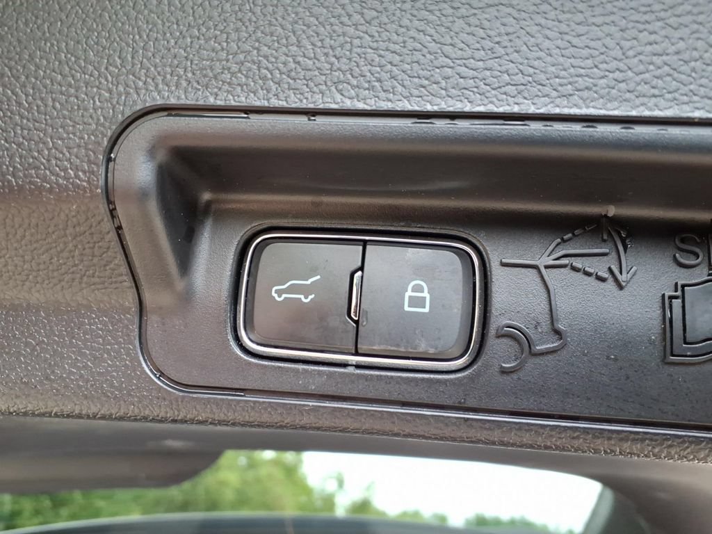 Certified 2023 Ford Explorer XLT w/ Equipment Group 202A AWD/4WD image 15