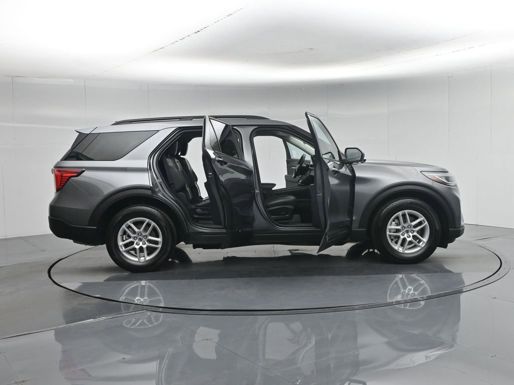 Certified 2025 Ford Explorer Active w/ Active Comfort Package RWD image 5