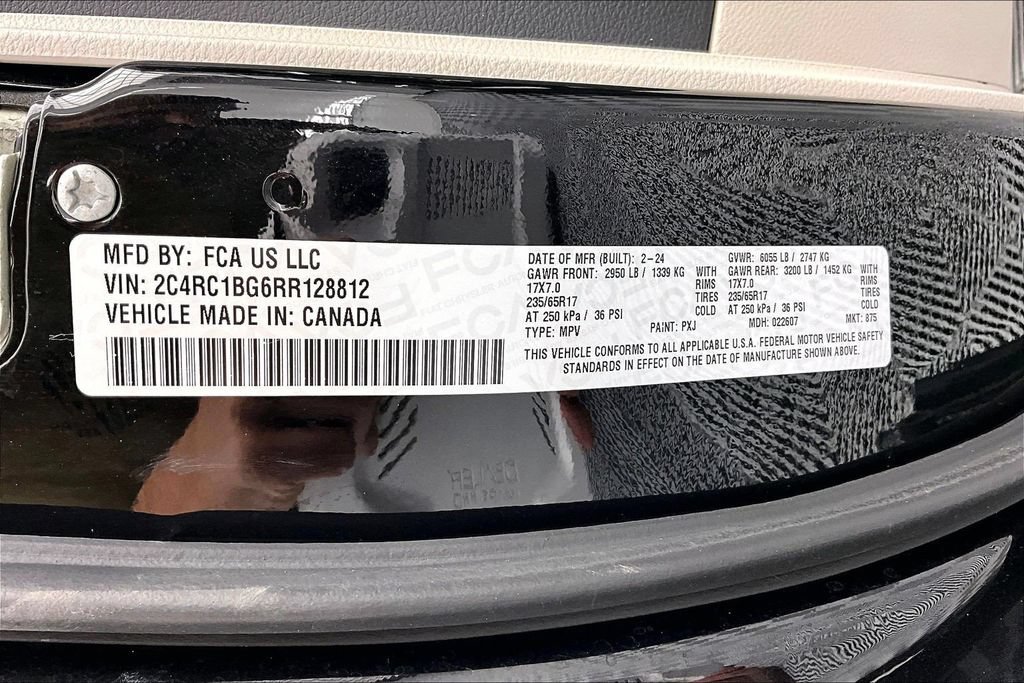 Used 2024 Chrysler Pacifica Touring-L FWD image 36