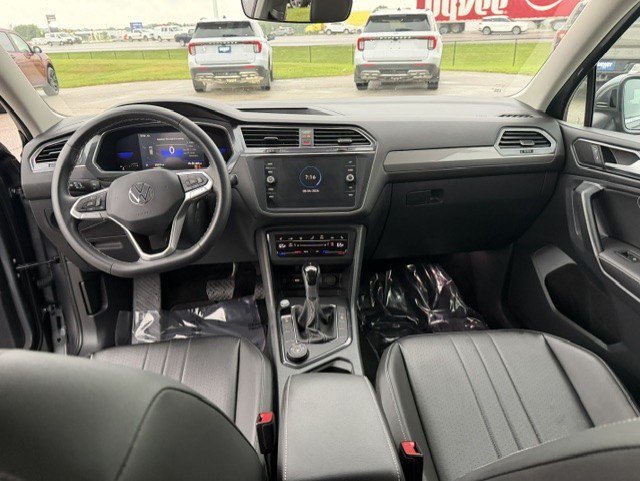 Used 2022 Volkswagen Tiguan SE AWD/4WD image 28