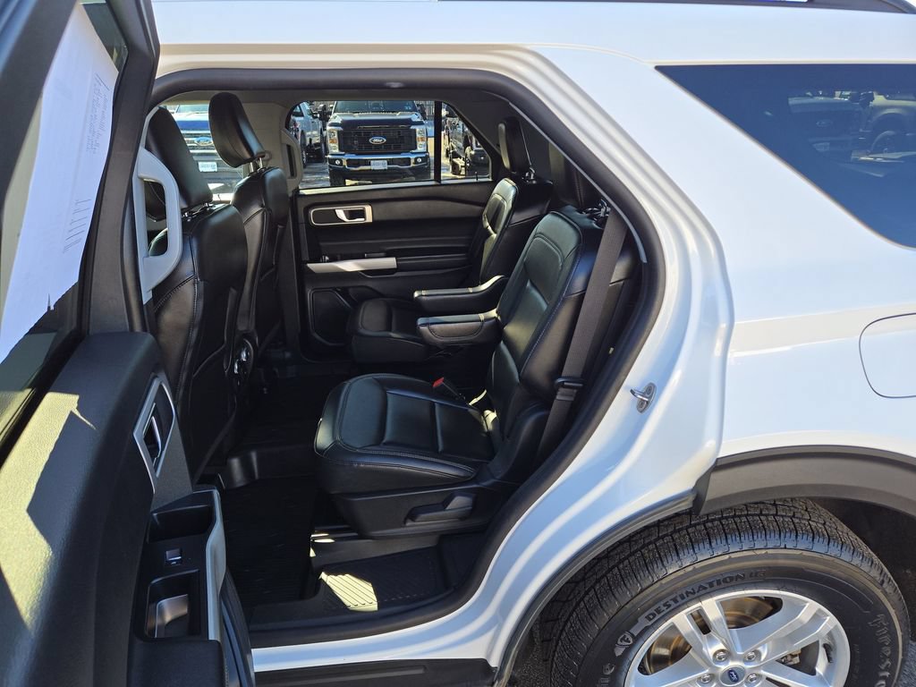 Certified 2023 Ford Explorer XLT w/ Equipment Group 202A AWD/4WD image 4