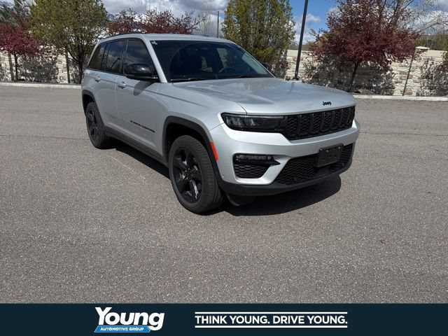 Used 2023 Jeep Grand Cherokee Limited w/ Luxury Tech Group II AWD/4WD image 12