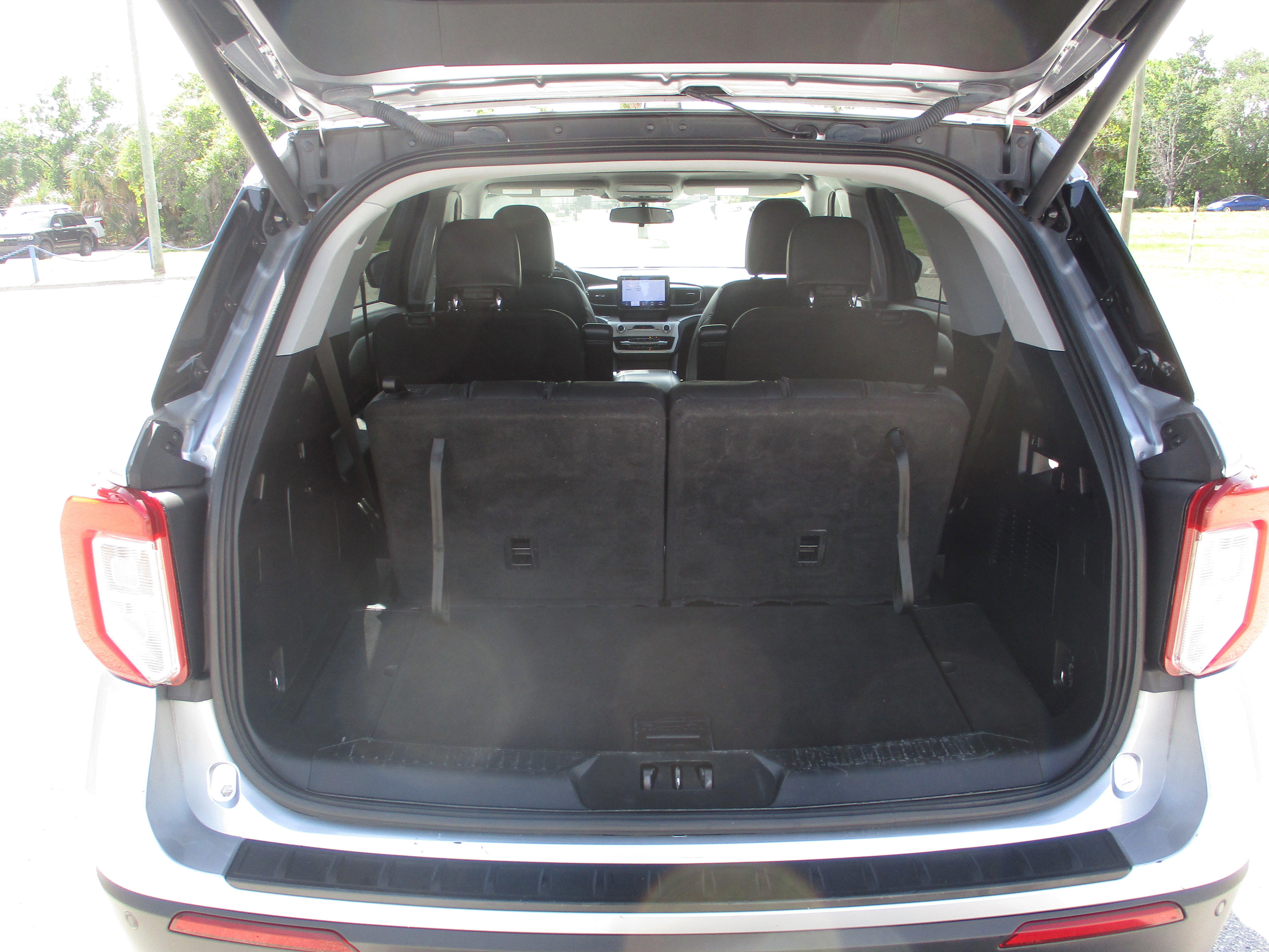 Certified 2022 Ford Explorer XLT w/ Equipment Group 202A image 11