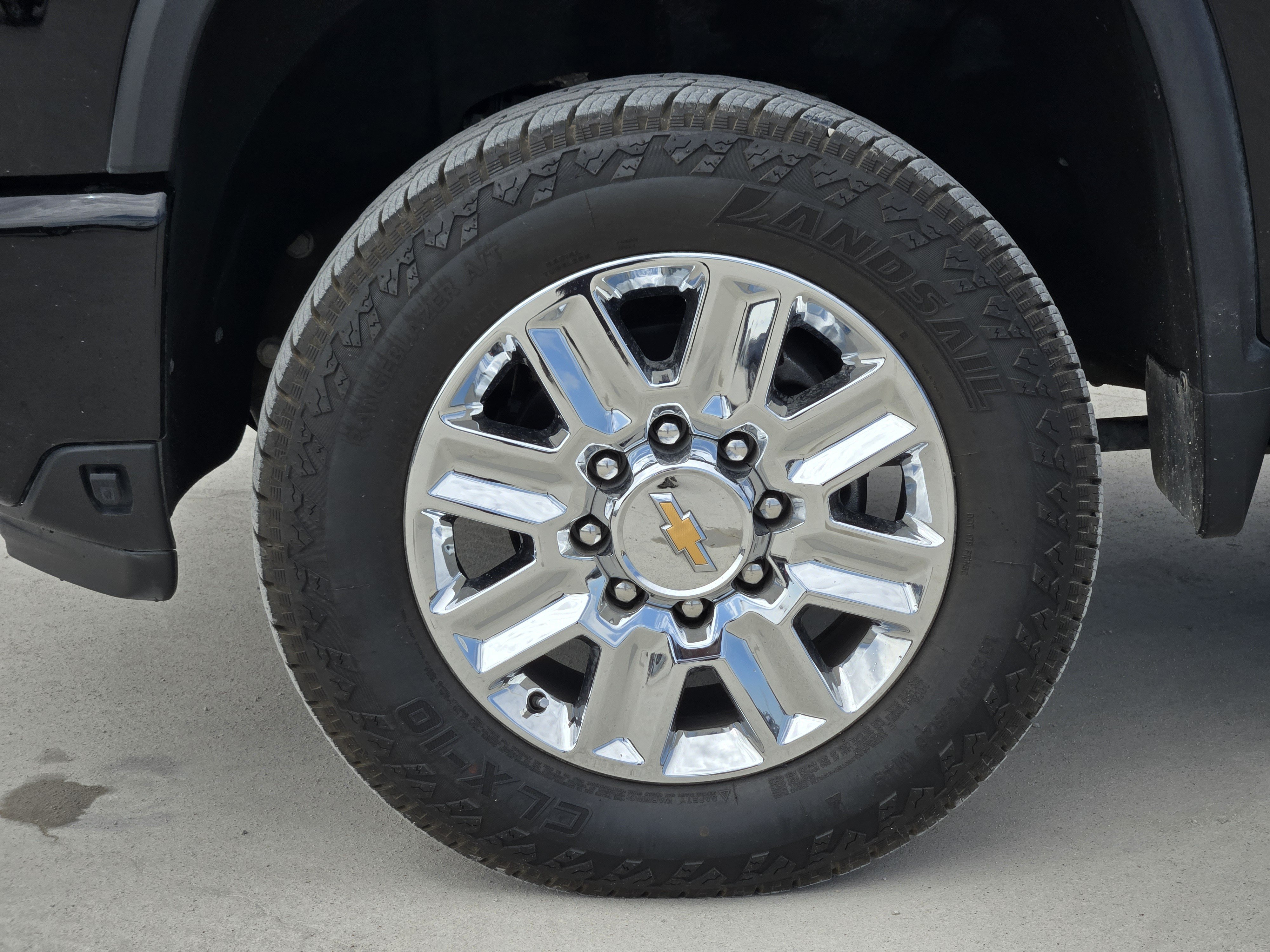 Used 2024 Chevrolet Silverado 2500 High Country w/ High Country Premium Package AWD/4WD image 14