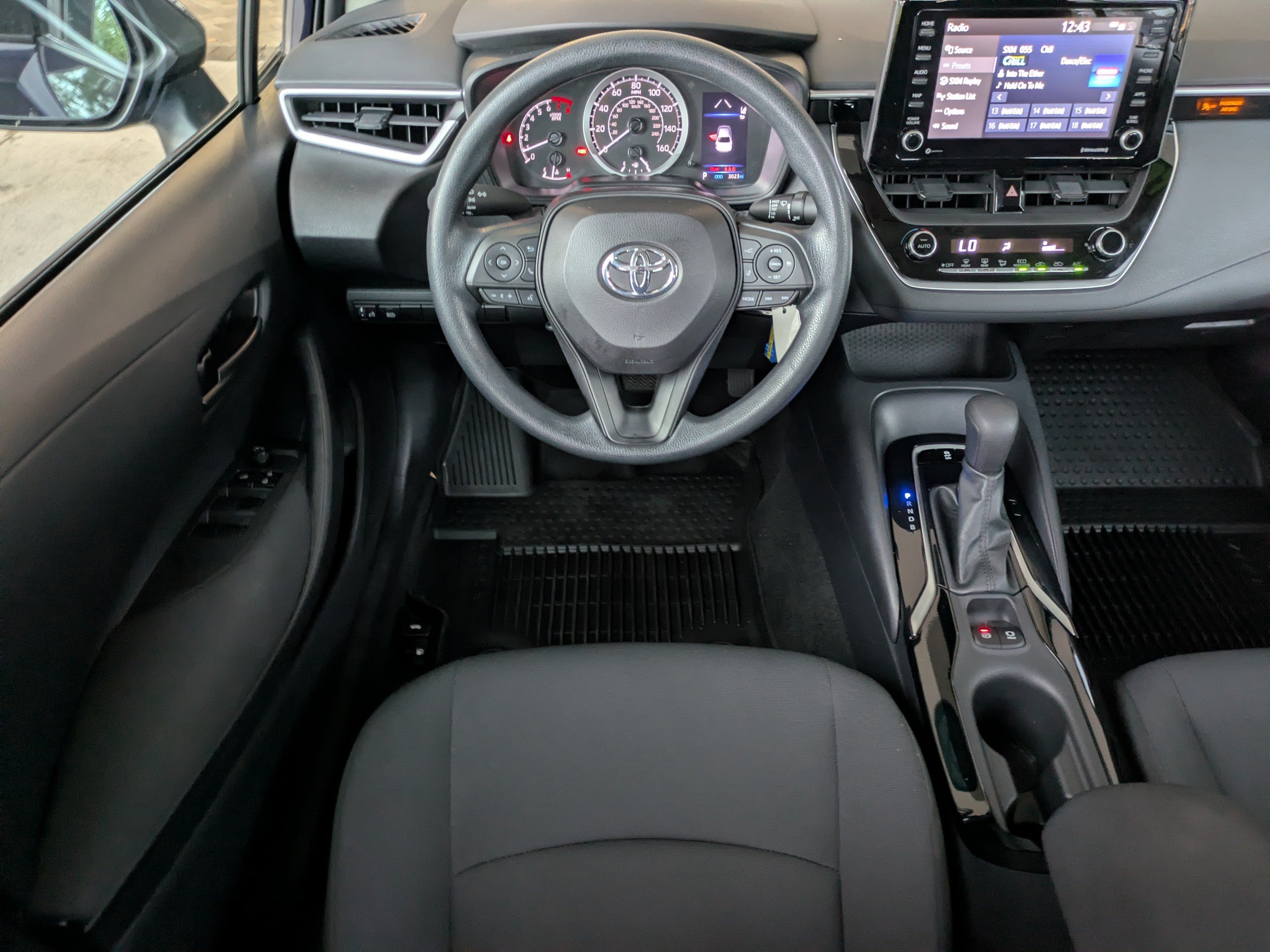 Used 2022 Toyota Corolla LE FWD image 16