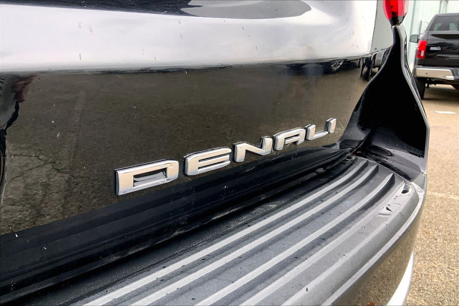Used 2024 GMC Yukon XL Denali AWD/4WD image 10