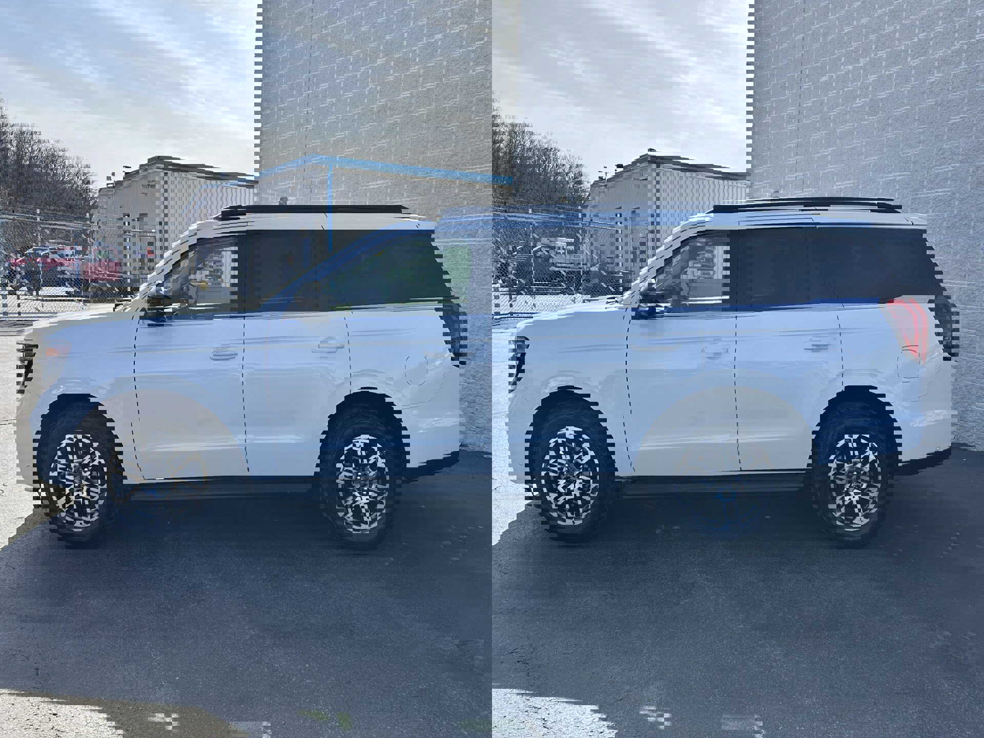 Certified 2025 Ford Expedition Active image 3