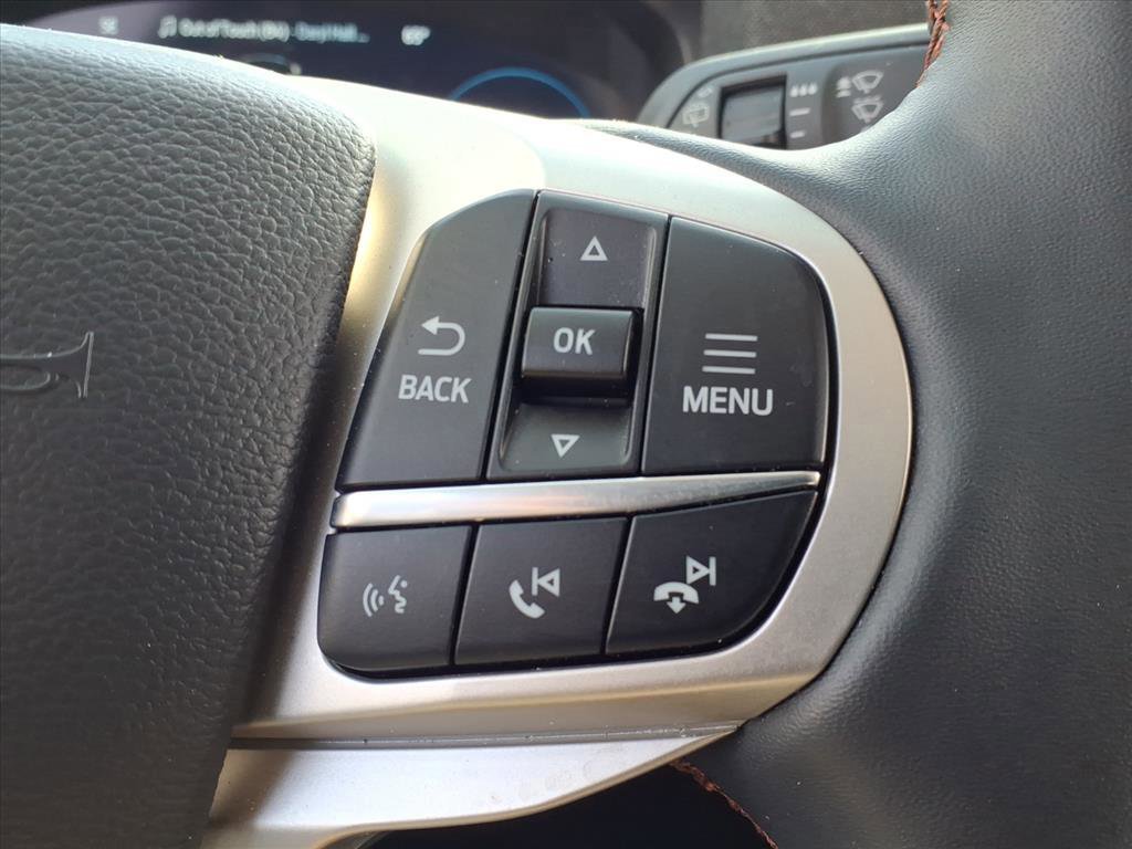 Certified 2025 Ford Explorer Active w/ Active Comfort Package image 18