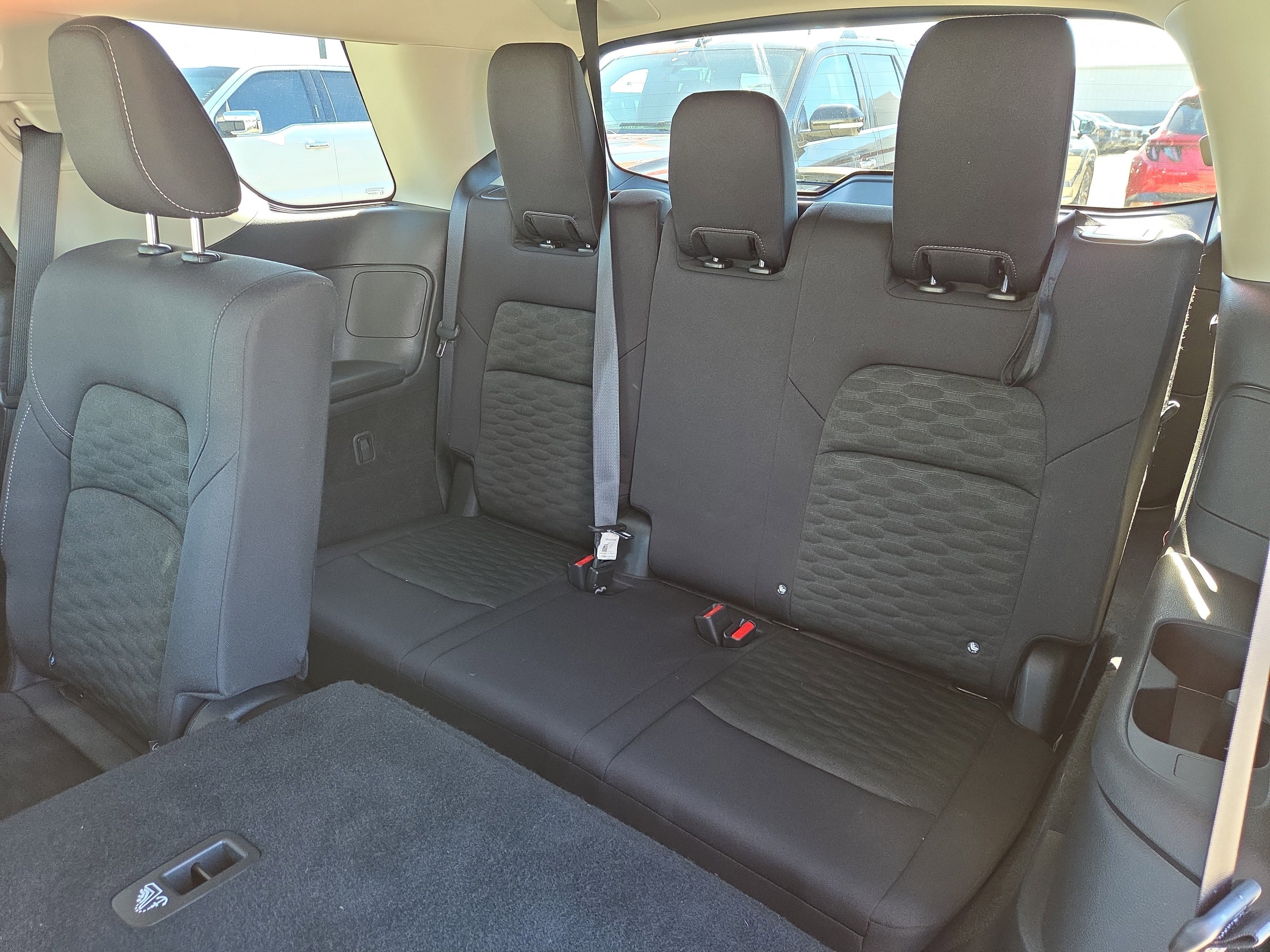 Used 2024 Nissan Pathfinder SV image 12