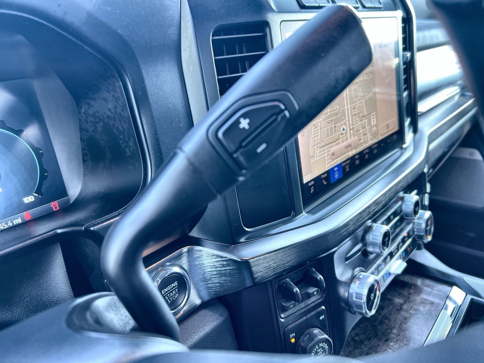 Certified 2023 Ford F250 Lariat w/ Tremor Off-Road Package AWD/4WD image 30