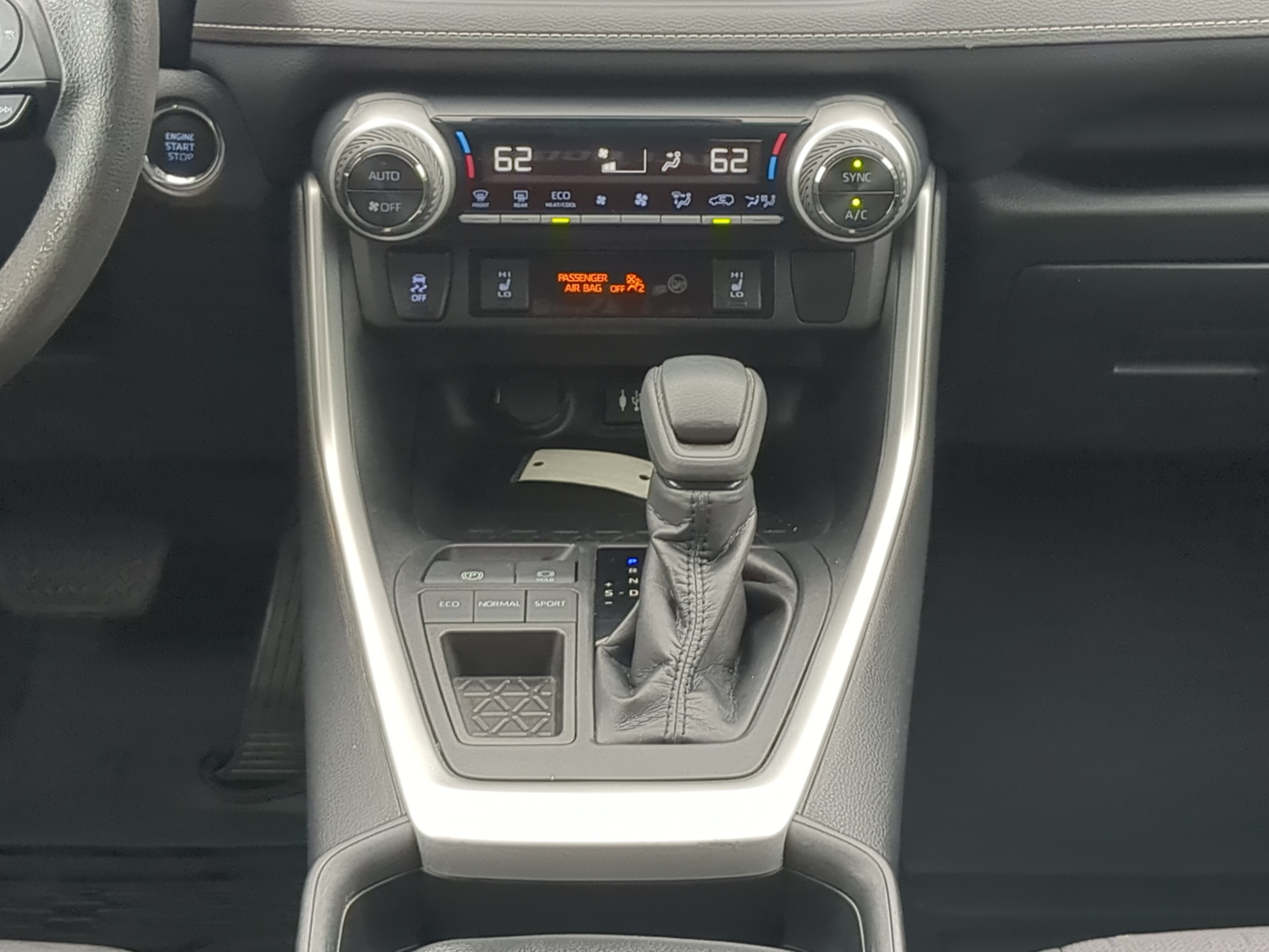 Used 2019 Toyota RAV4 XLE w/ Convenience Package FWD image 17