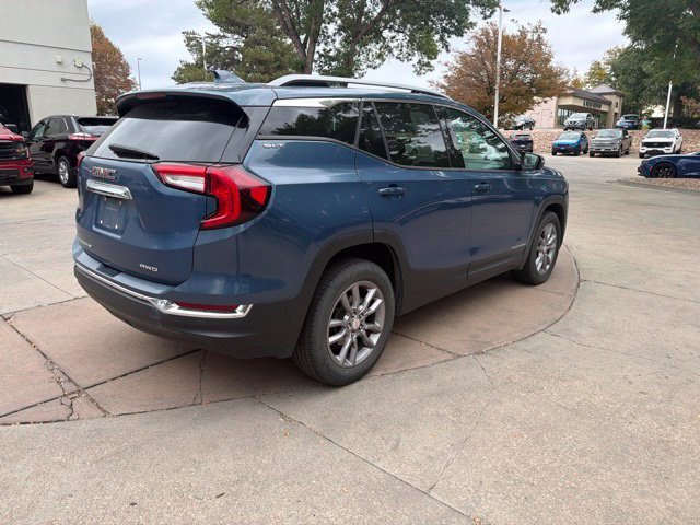 Used 2024 GMC Terrain SLT AWD/4WD image 8