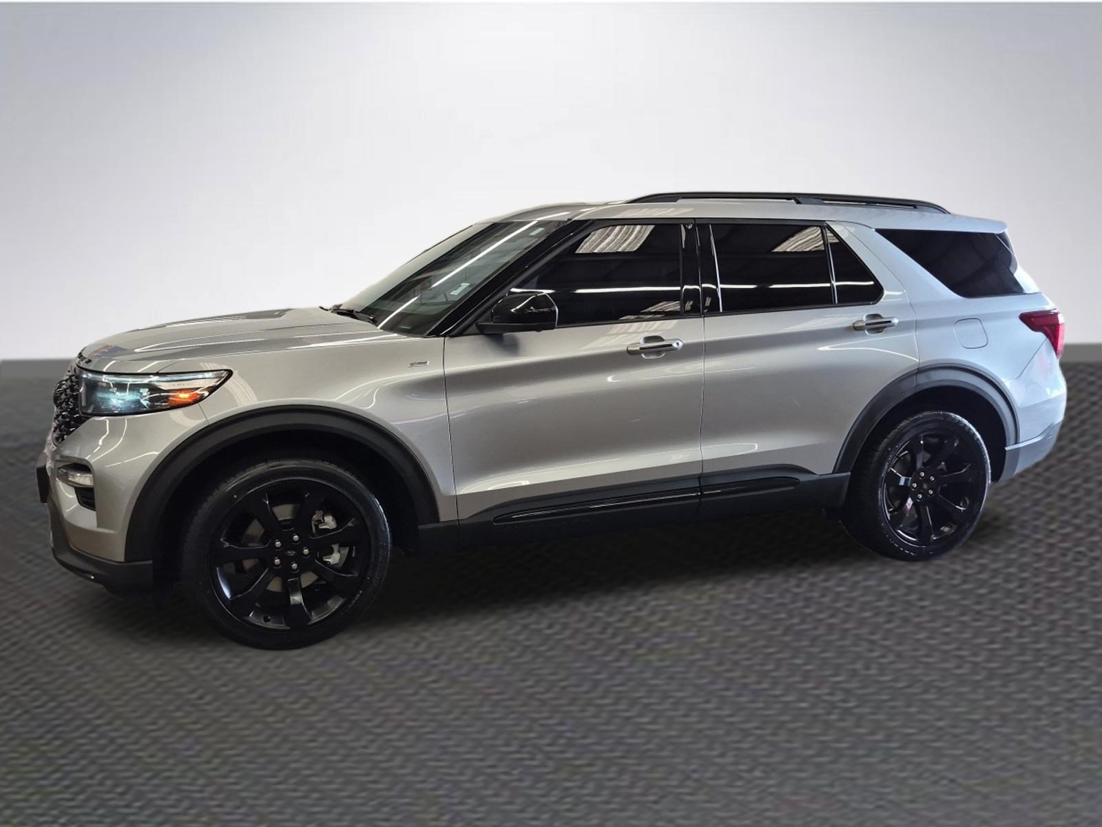 Certified 2022 Ford Explorer ST-Line w/ Class IV Trailer Tow Package AWD/4WD image 2