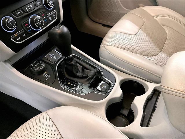 Used 2020 Jeep Cherokee Limited AWD/4WD image 16