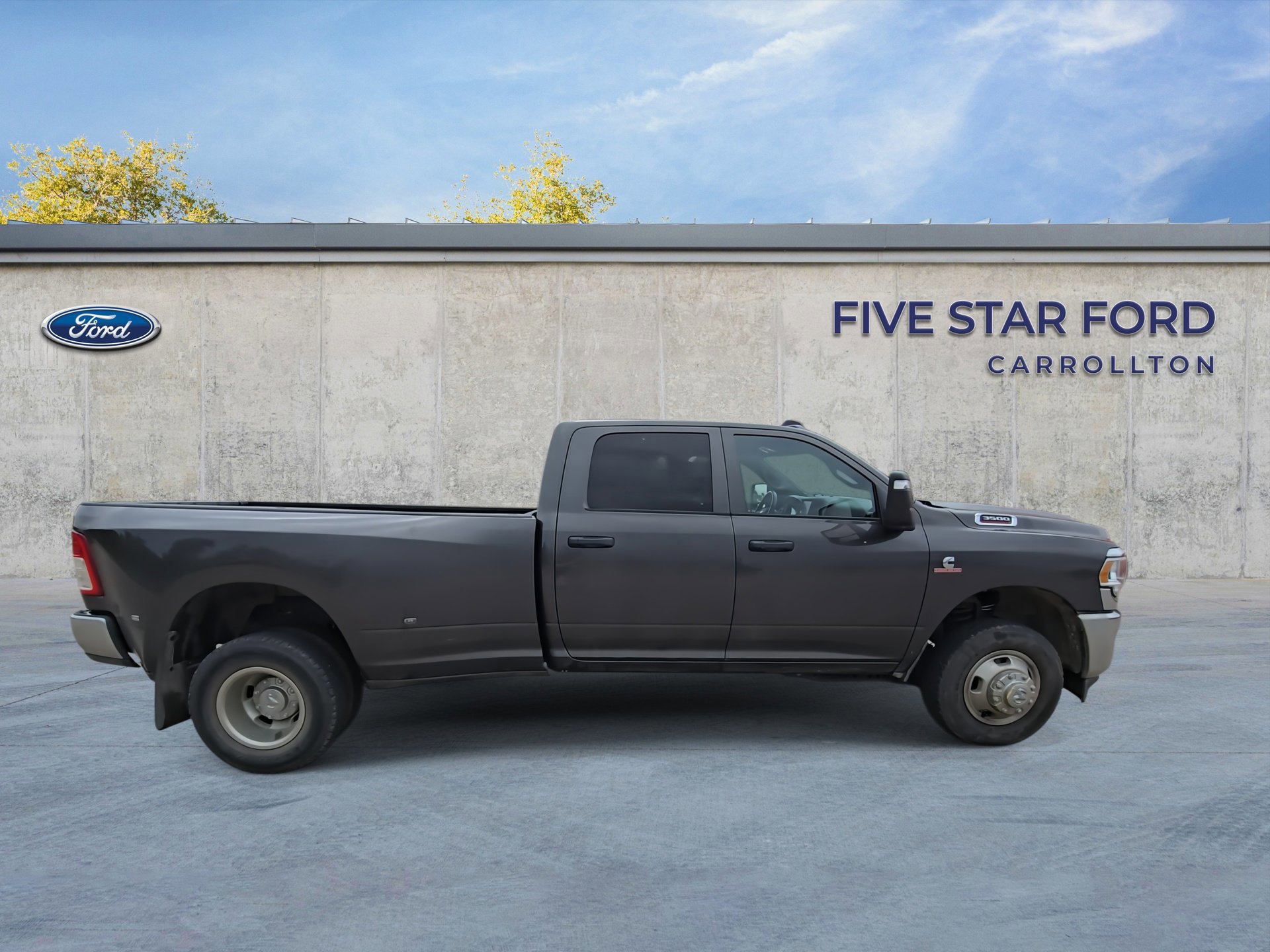 Used 2024 RAM 3500 Tradesman w/ Chrome Appearance Group image 6