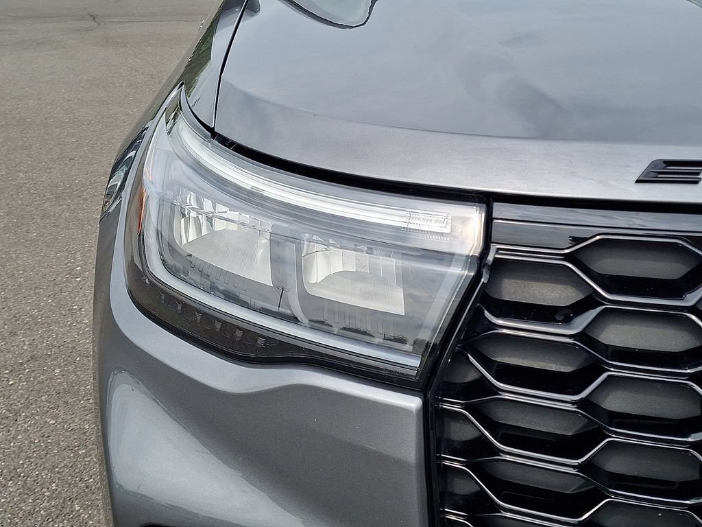Certified 2025 Ford Explorer ST-Line w/ Premium Package AWD/4WD image 12