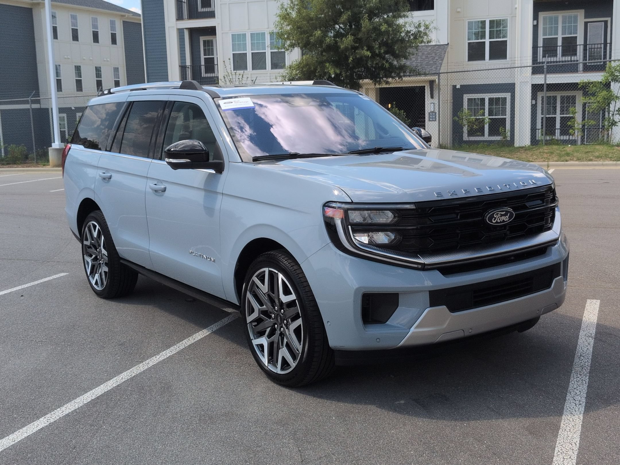 Certified 2025 Ford Expedition Platinum w/ Platinum Ultimate Package AWD/4WD image 2