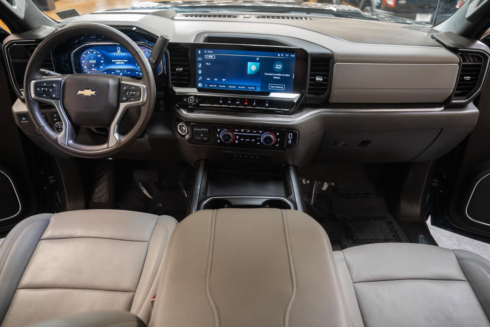 Used 2025 Chevrolet Silverado 2500 LTZ w/ LTZ Premium Package AWD/4WD image 29