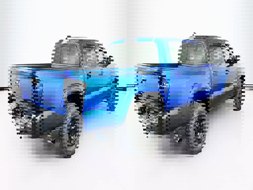 Used 2018 Toyota Tacoma SR5 RWD image 5