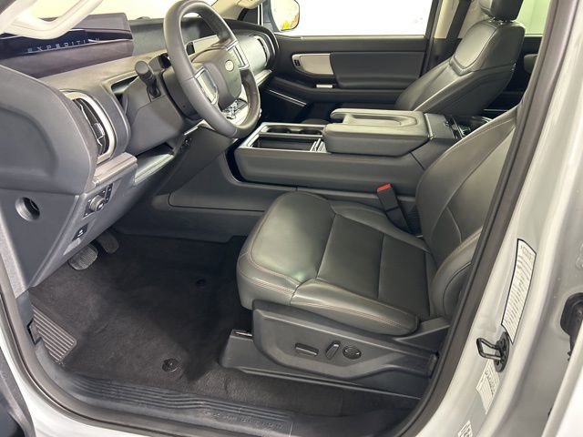 Certified 2025 Ford Expedition Active AWD/4WD image 11